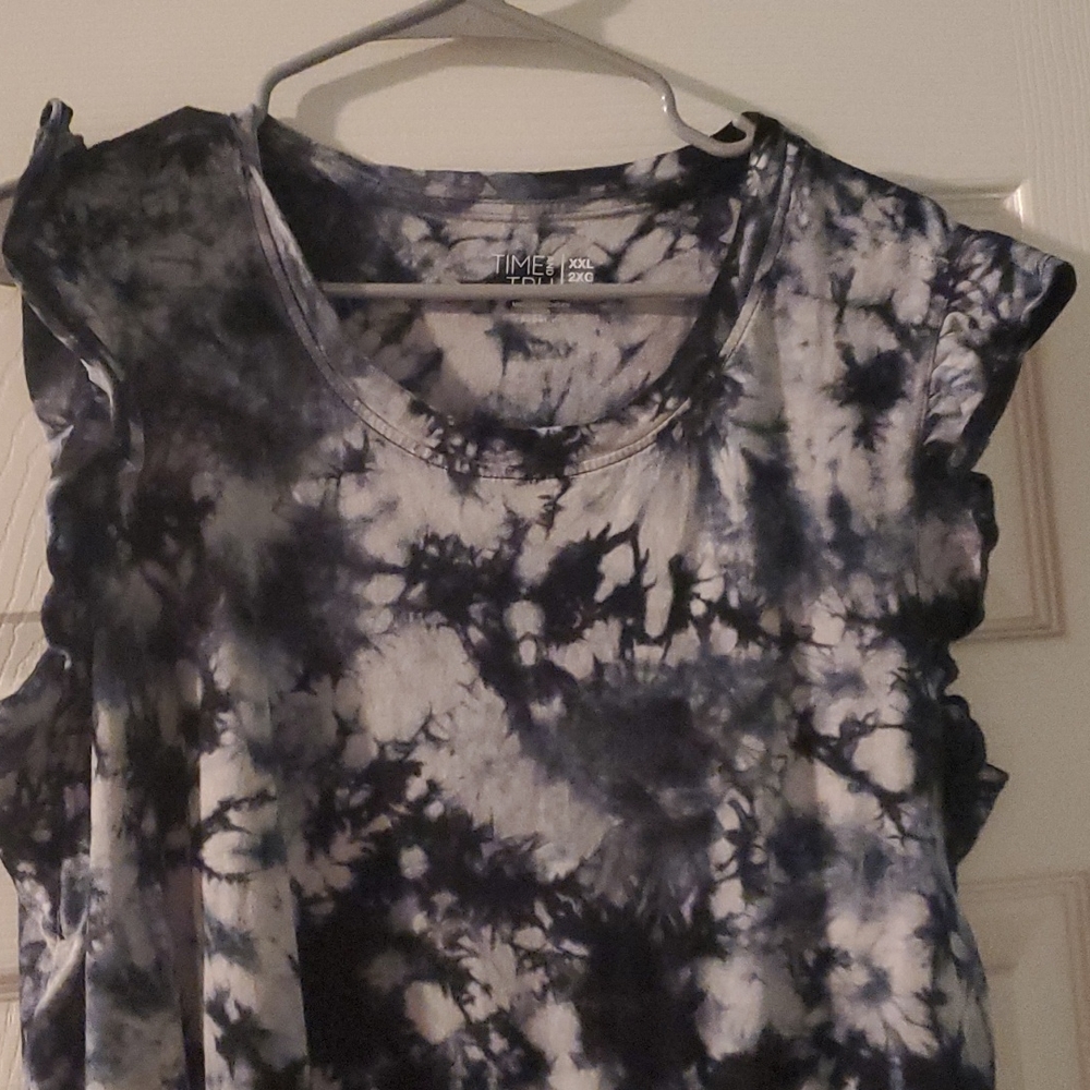 Tie dye black and gray long dress goes pass the knees with ruffle short sleeves - Picture 2 of 3